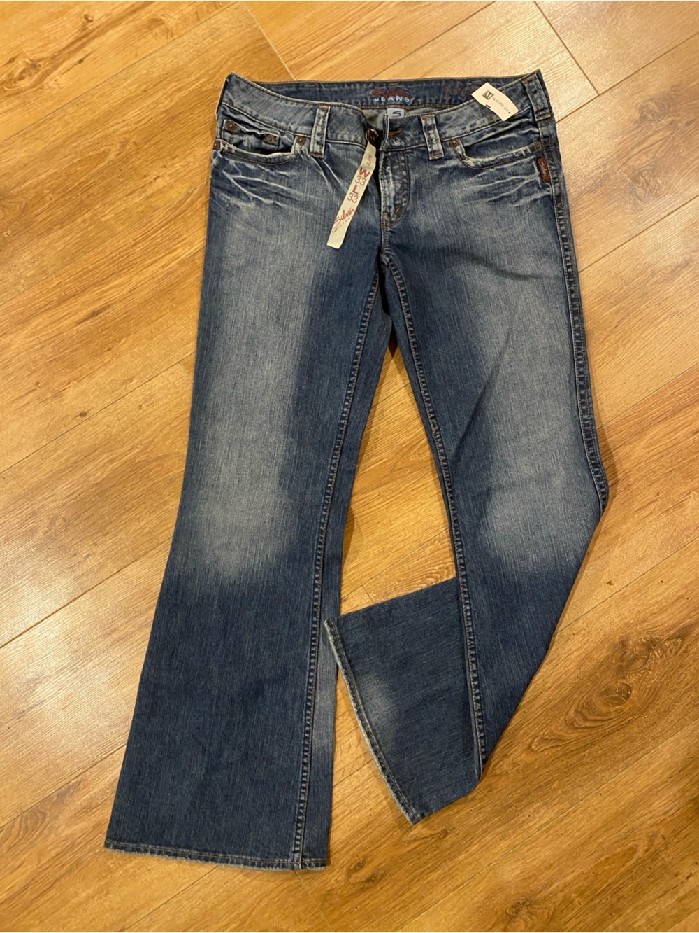 New! Women’s Silver jean co. Flare jeans (Size 33W 33L)